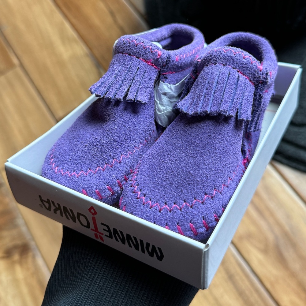 New Minnetonka Kids Fringe Moccasins